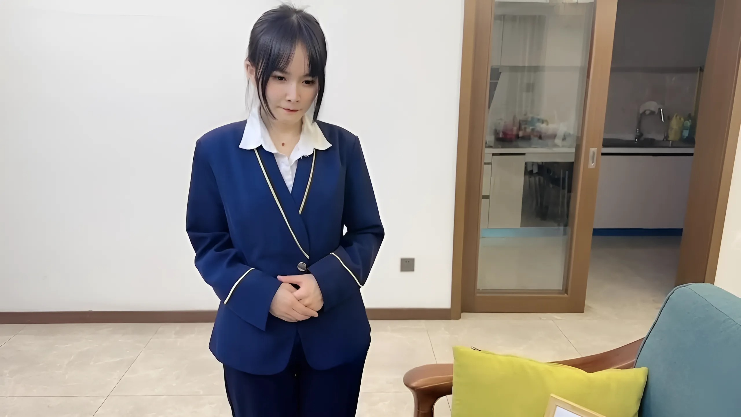 CM-41 Pramugari cantik dan setelah penerbangan